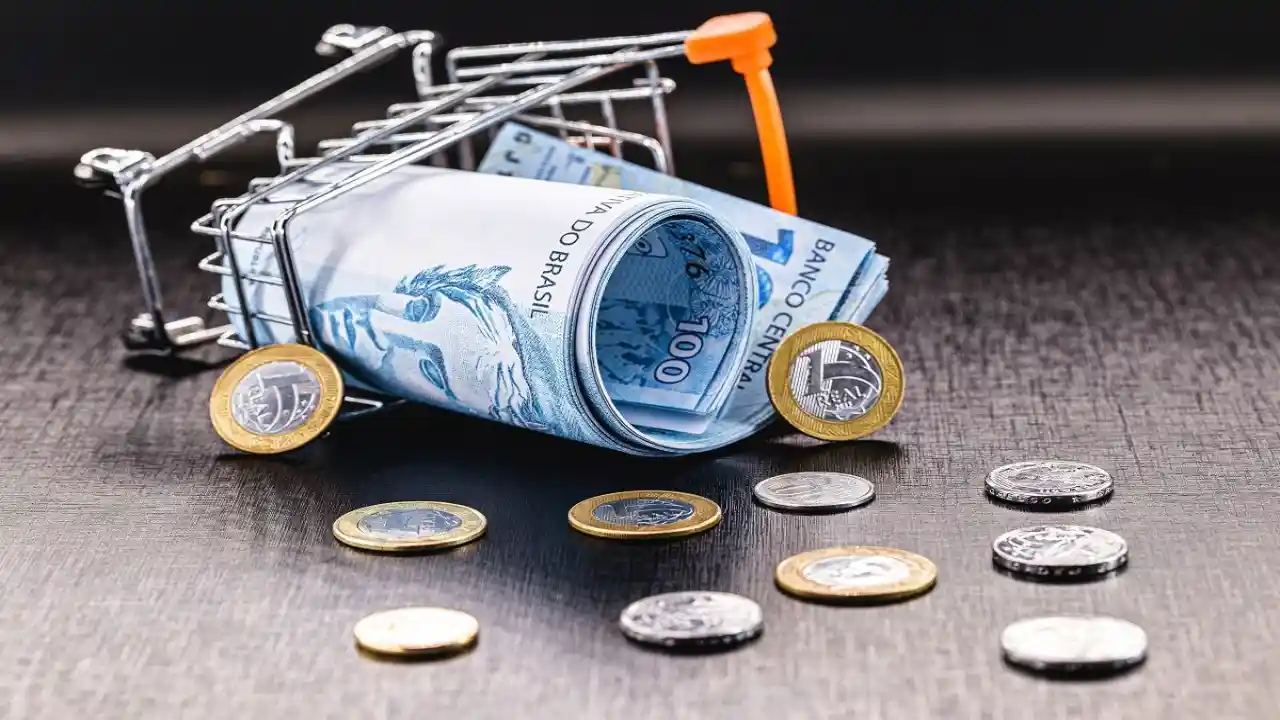 Inflação desacelera pelo 2º mês consecutivo mas segue acima do teto da meta