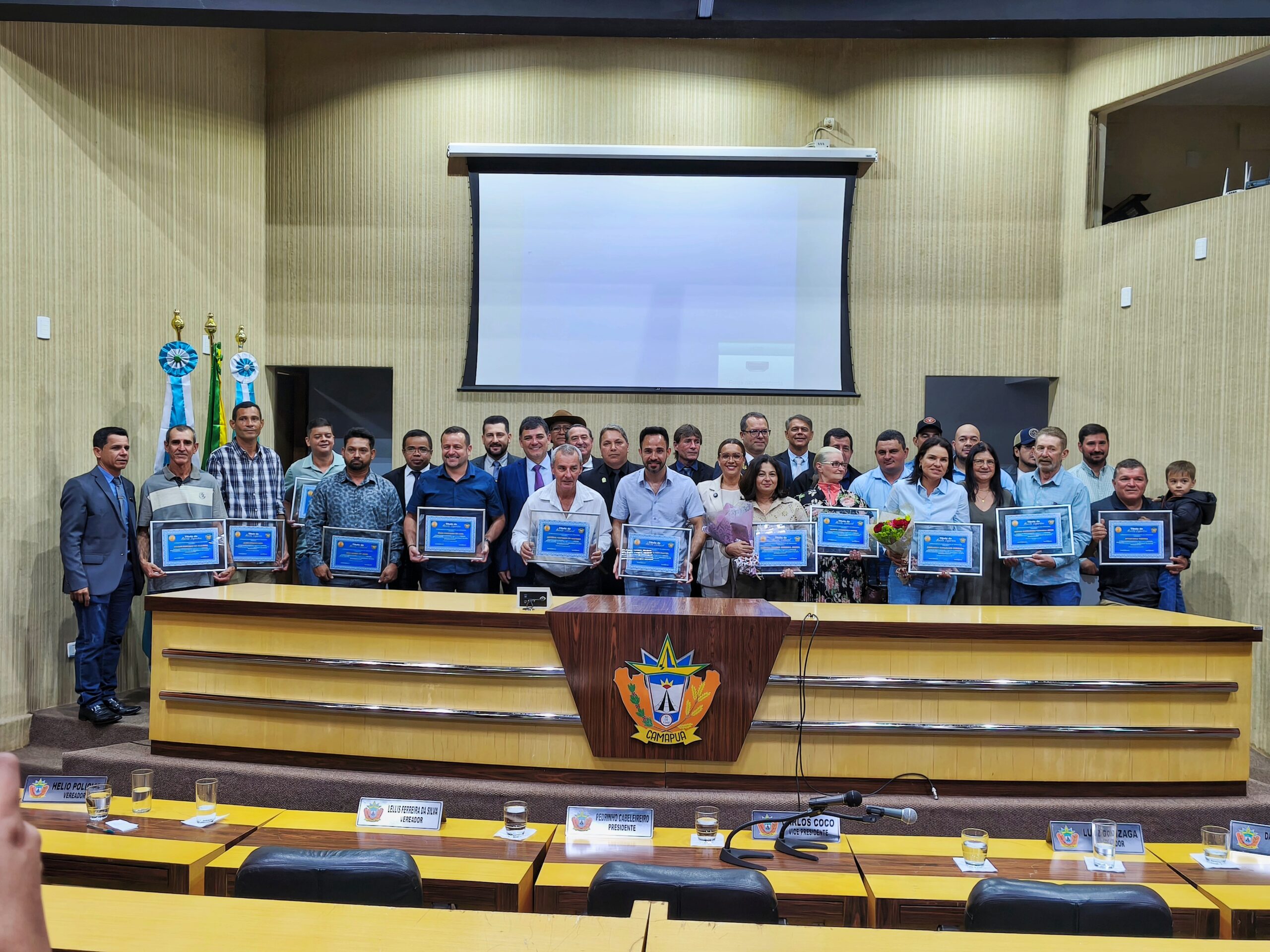 Câmara Municipal de Camapuã entrega títulos de mérito esportivo e cultural a 18 pessoas