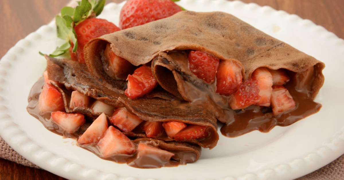 Panqueca de chocolate com morango para provar e aprovar!