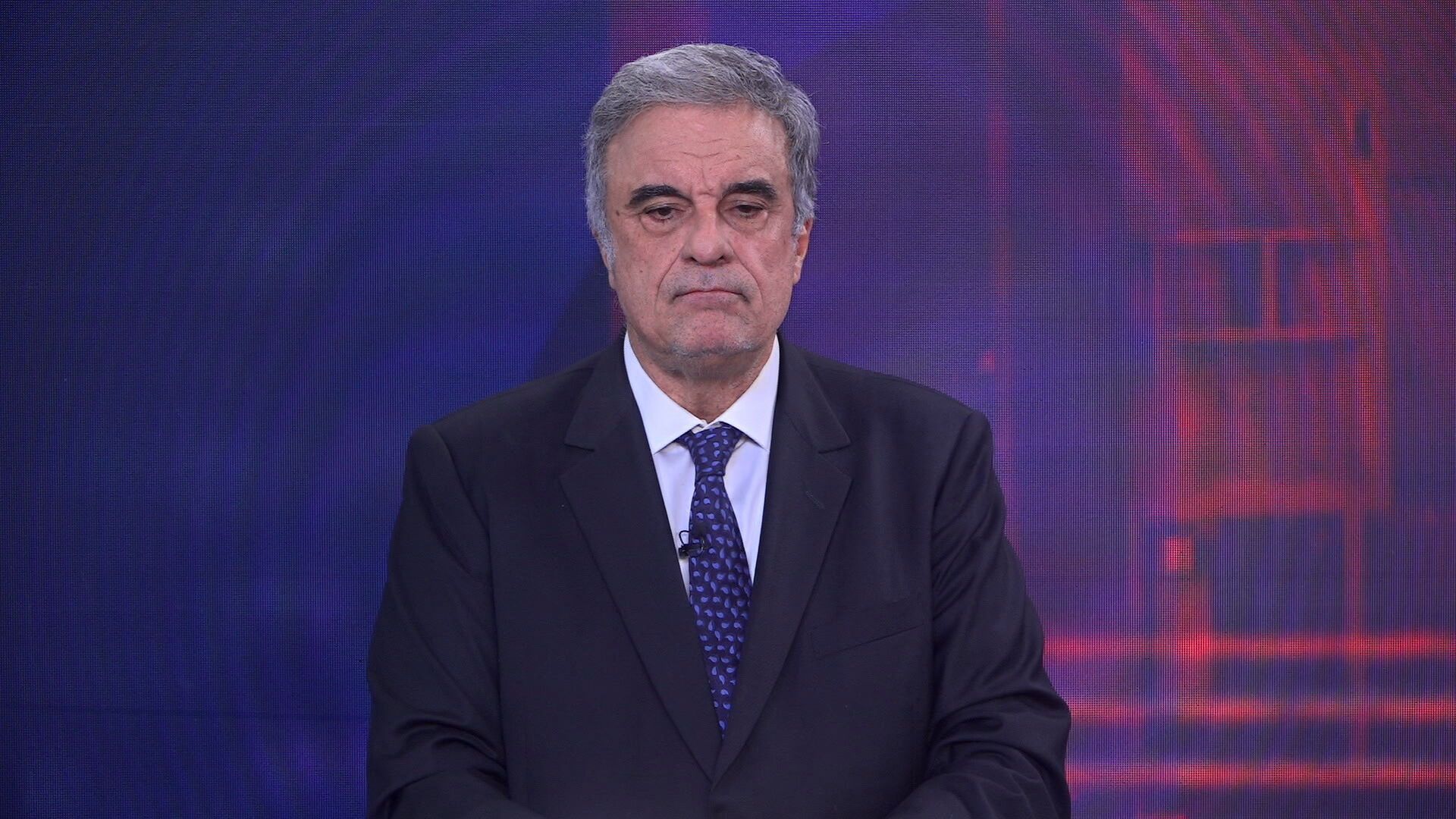 Vídeo: Mulher é presa nua em praia de SP após confessar ter matado o pai