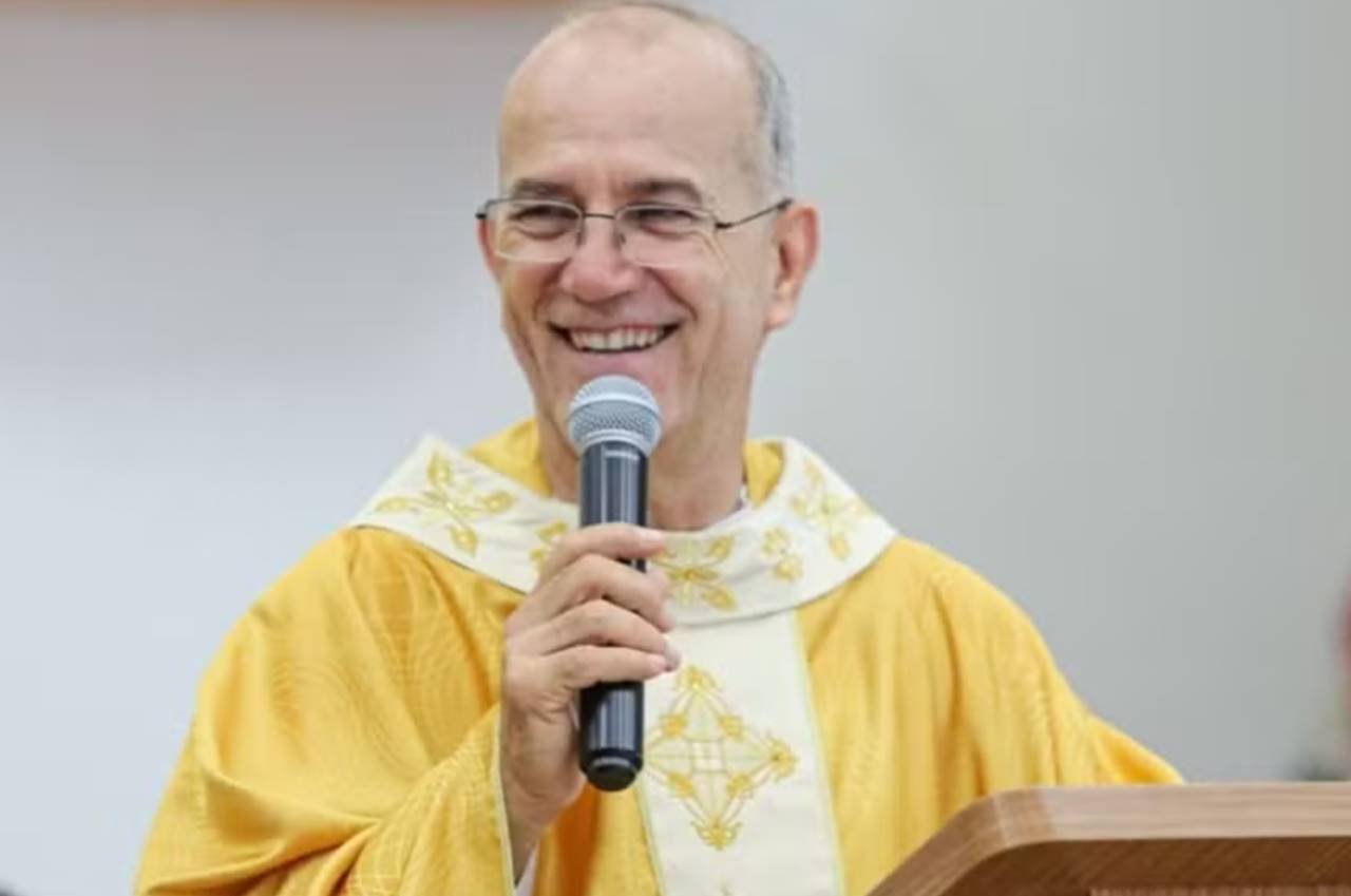 Padre firma acordo e vai devolver R$ 1,4 milhão por cargo fantasma na Alego