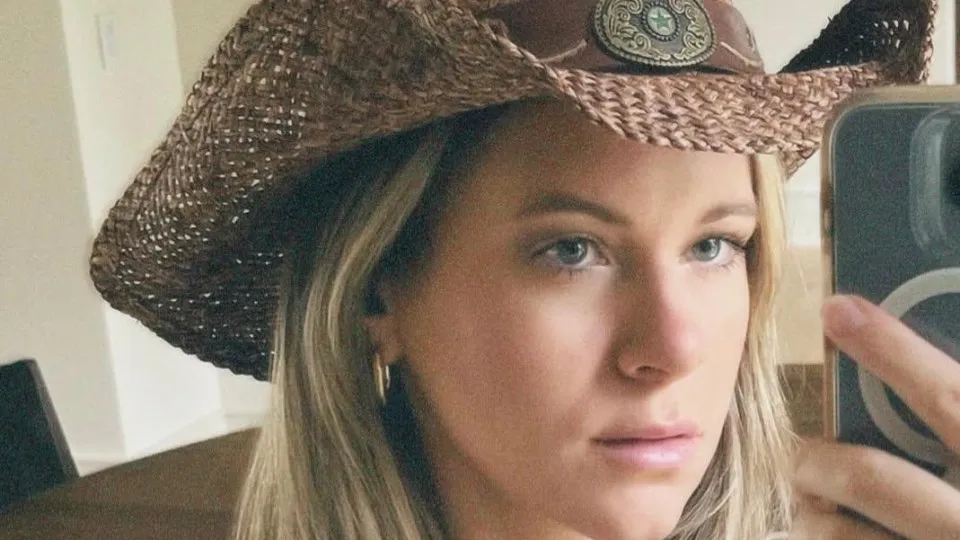 Atriz com diarreia interrompe voo por "mau cheiro" e avião fica interditado