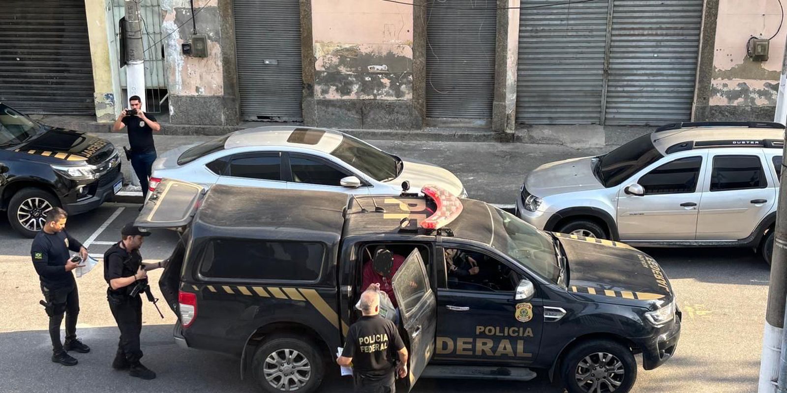 PF prende 14 pessoas de quadrilha que criou 330 empresas de fachada