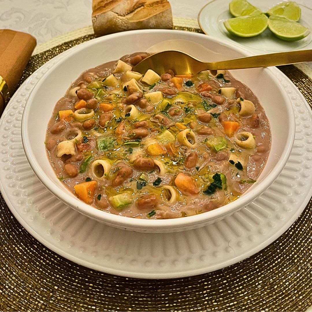 SOPA DE FEIJÃO CREMOSA COM LEGUMES FRESCOS