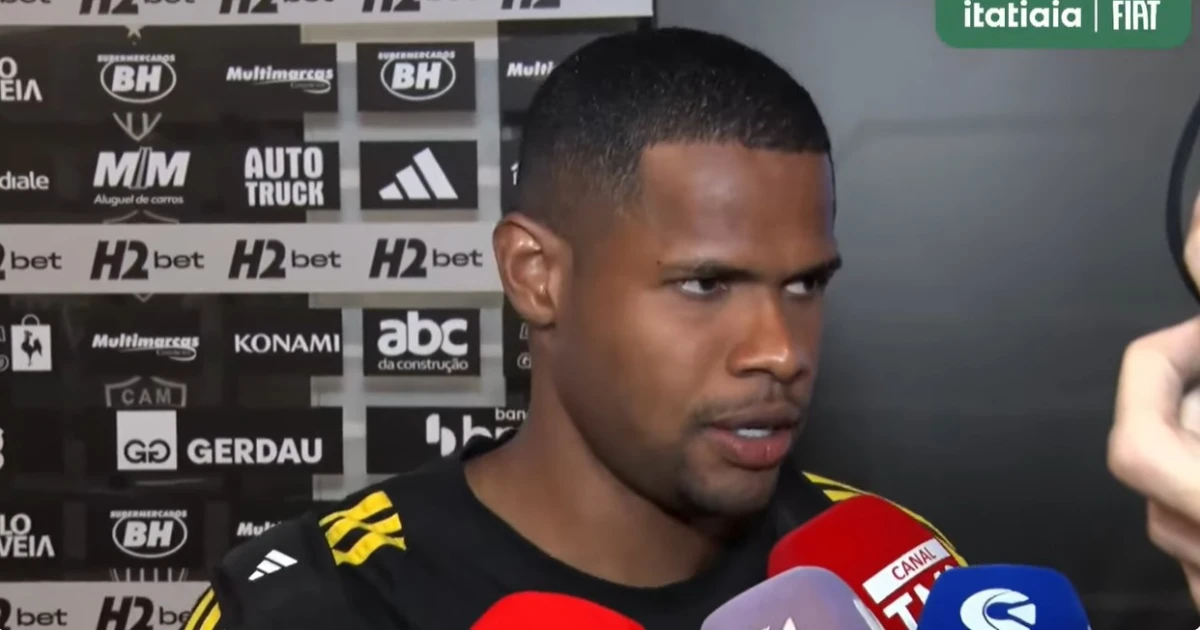 Júnior Santos cita Vitor Roque para justificar má fase e sugere titularidade no Atlético