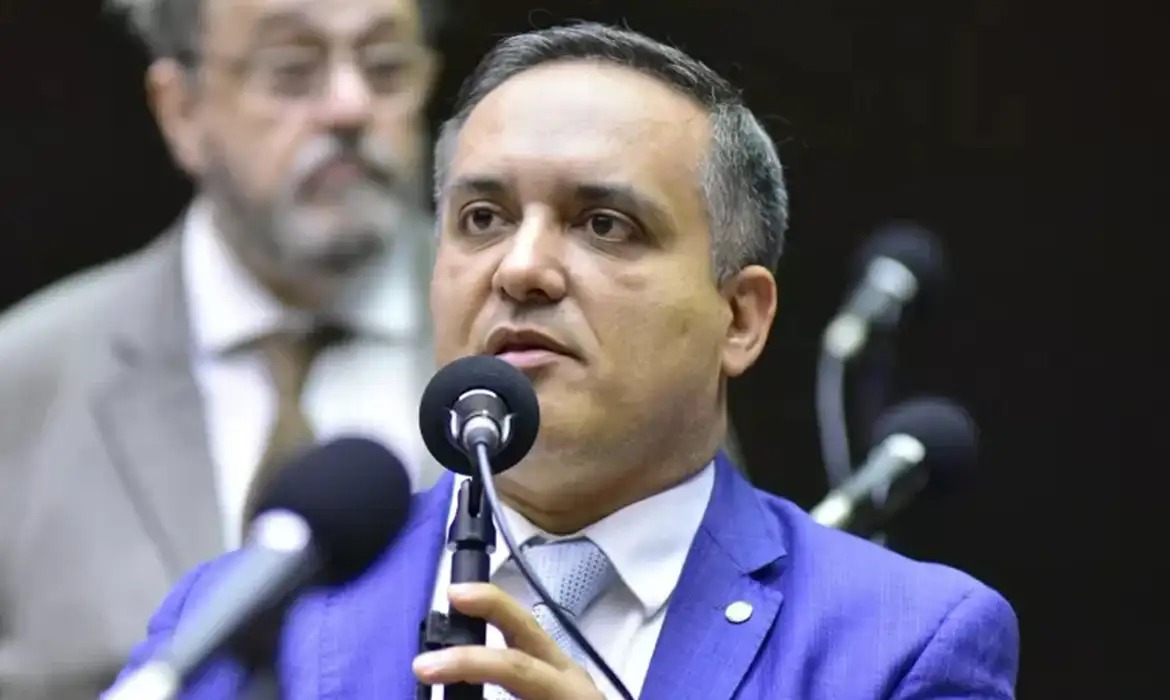 Prefeito é afastado após operação da PF