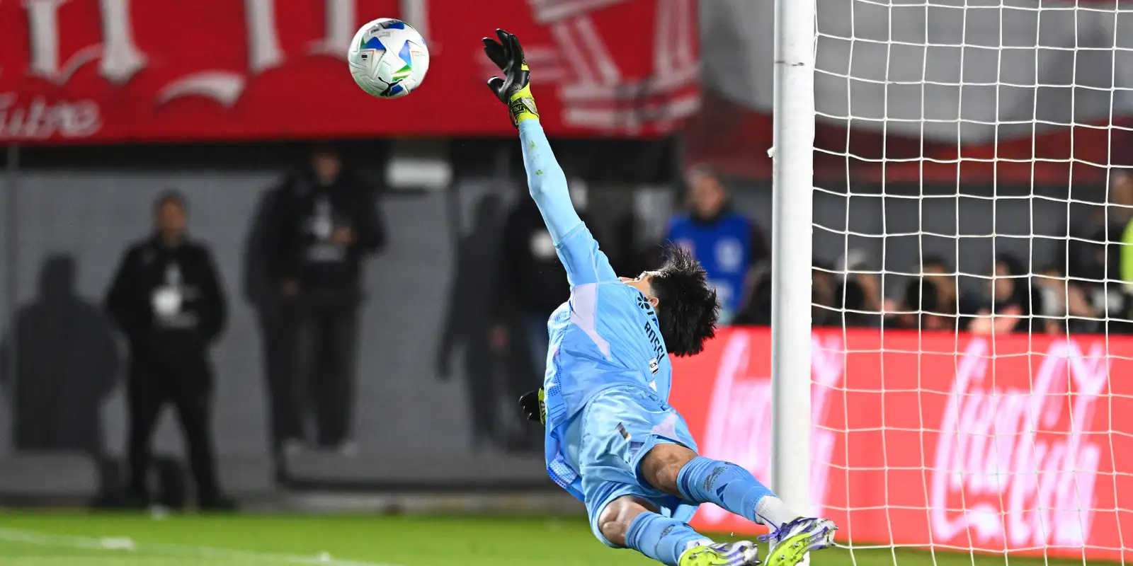 Rossi brilha nos pênaltis e garante classificação do Flamengo