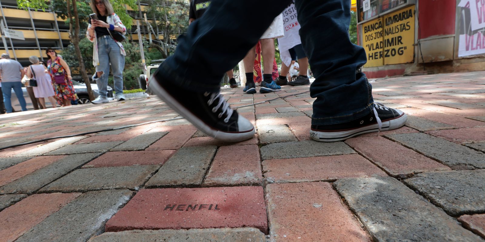 Calçadão em SP homenageia personalidades que lutaram pela democracia
