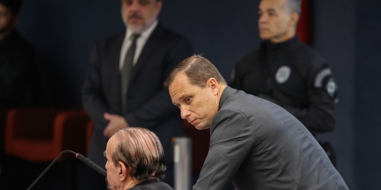 Mauro Cid passa por audiência no STF e retira tornozeleira eletrônica