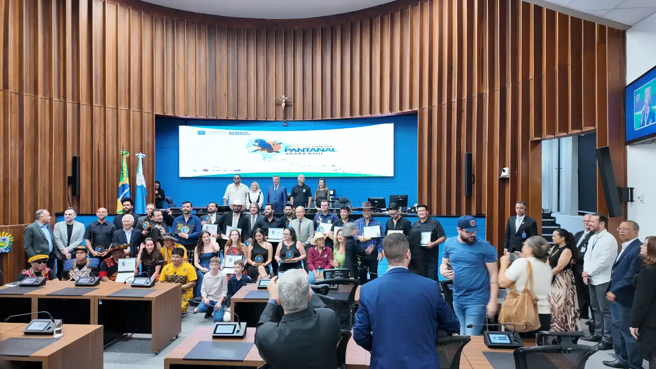 Artistas de Camapuã Brilham na Capital e Recebem Prêmio Arara Azul Tom do Pantanal