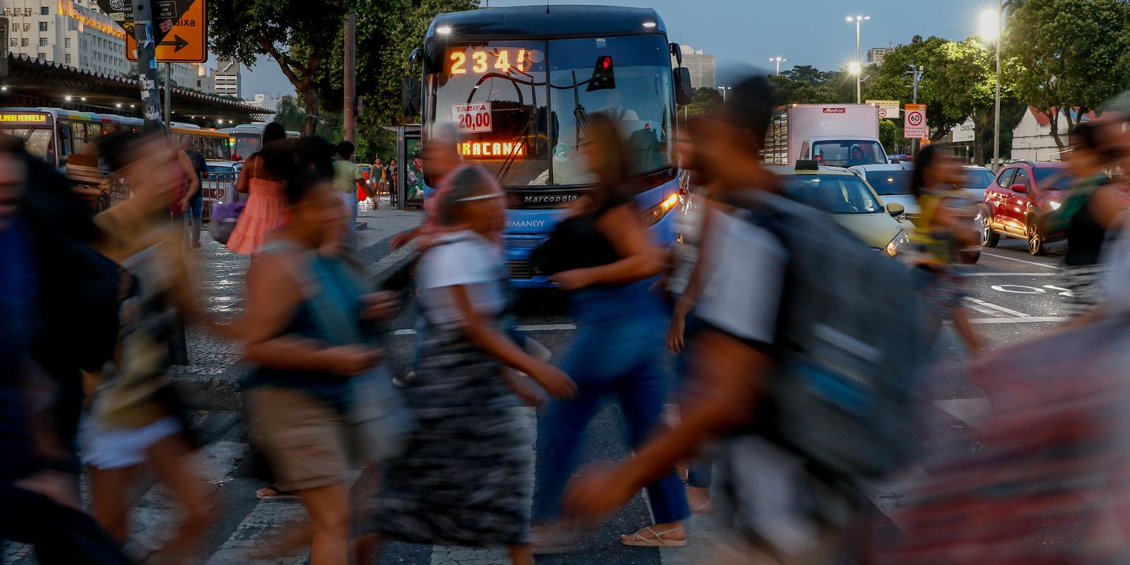 Empresas pagavam, em média, 15,8% mais a homens que a mulheres em 2023