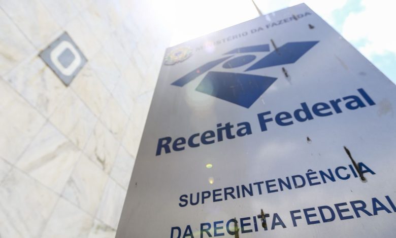Receita paga lote residual de restituição do IRPF de dezembro de 2025