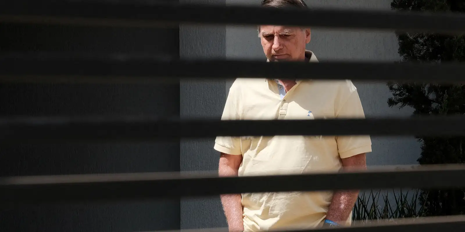 Defesa pede autorização para Bolsonaro deixar prisão e fazer cirurgia