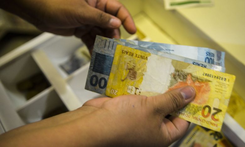 Prazo para sacar abono salarial acaba nesta segunda-feira