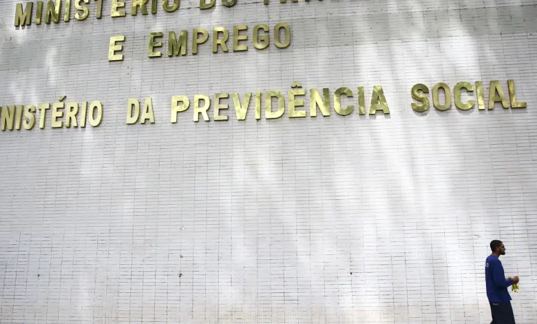 Brasil cria 85,8 mil vagas de trabalho em novembro