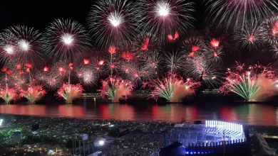 Bombeiros aprovam vistoria de balsas para fogos em Copacabana