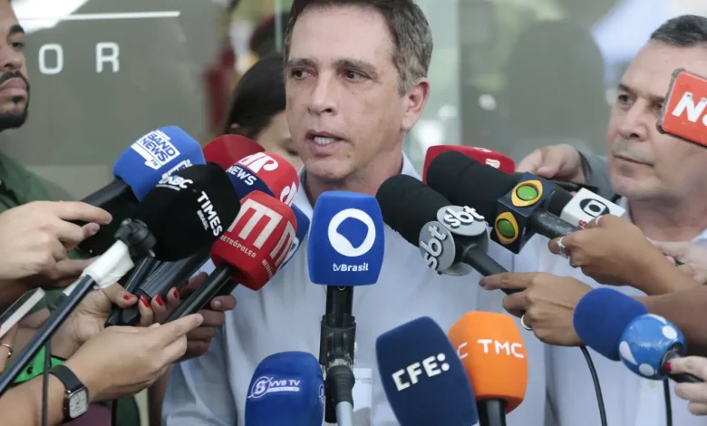Bolsonaro deve ter alta nesta quinta e retornar à cela na PF