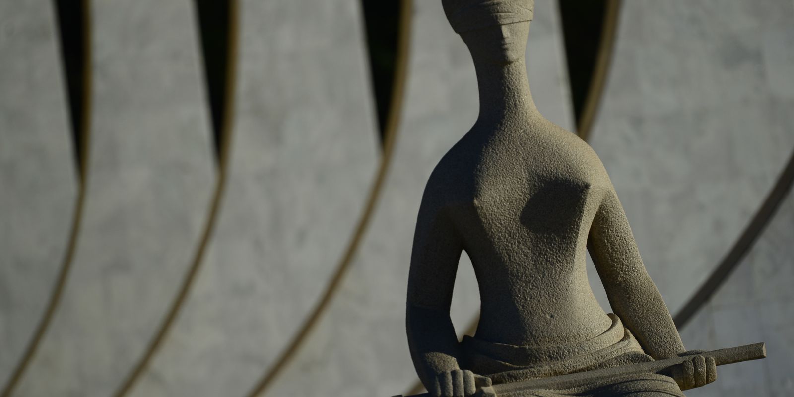 Moraes autoriza Bolsonaro a ser submetido a ultrassom na prisão