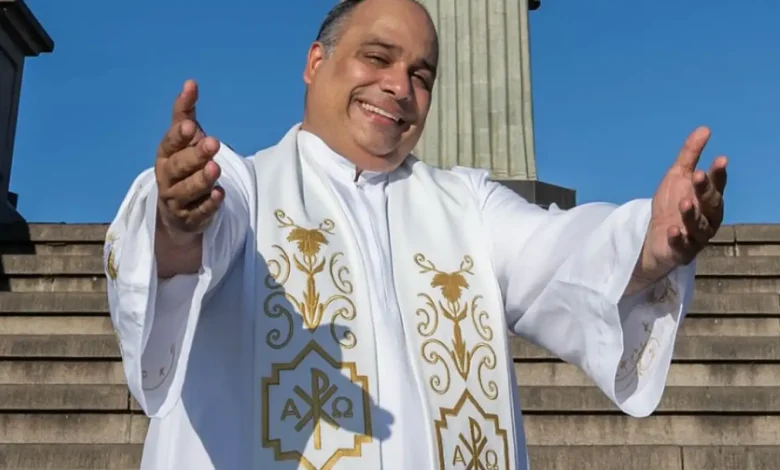Padre Omar, reitor do Santuário Cristo Redentor, faz show na Lagoa