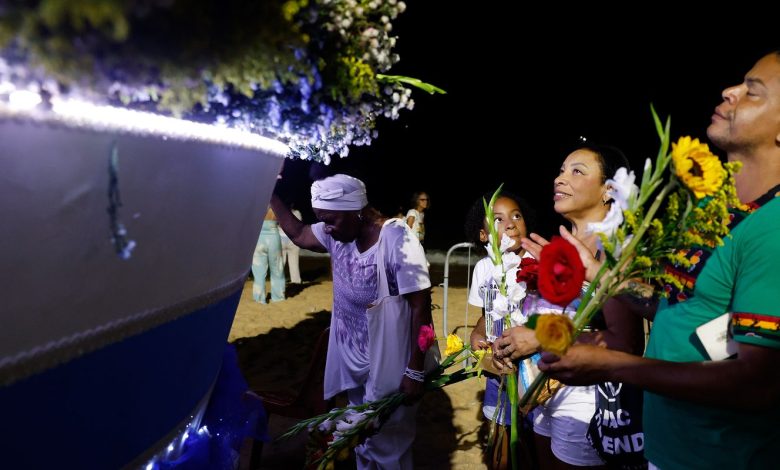 Umbanda faz culto à Iemanjá na véspera do réveillon no Rio