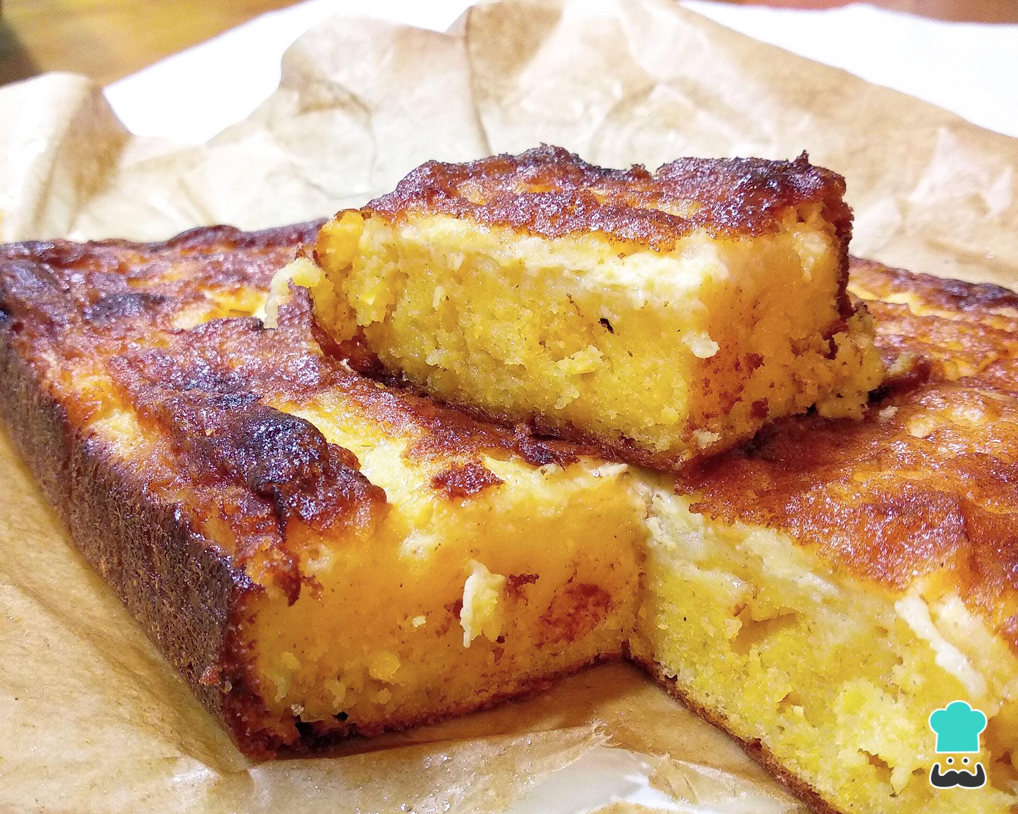 Sopa paraguaia tradicional (bolo de milho salgado)