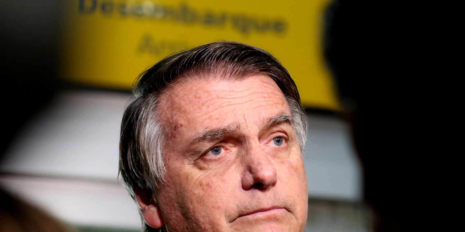 Bolsonaro deve ser internado amanhã para realizar cirurgia