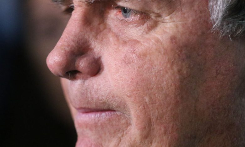 Com crise persistente de soluços, Bolsonaro faz nova cirurgia