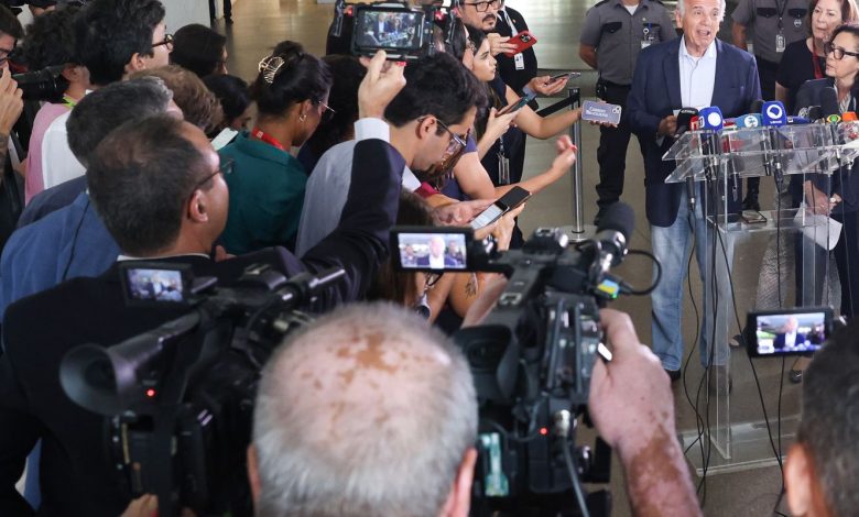 Fronteira do Brasil com a Venezuela está tranquila e aberta, diz Múcio