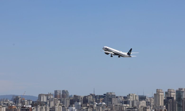 Preço médio das passagens aéreas cai 20% em novembro