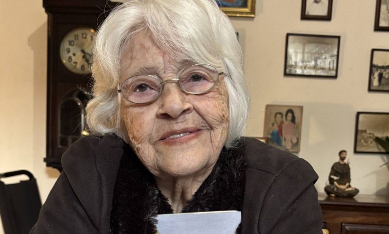 Após queda e fraturas, escritora Adélia Prado tem melhora de saúde