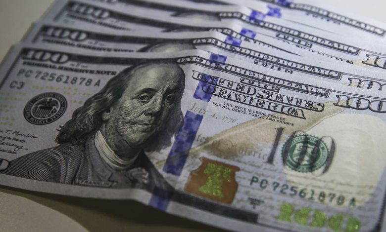 Dólar cai para R$ 5,20 e atinge menor valor em 20 meses