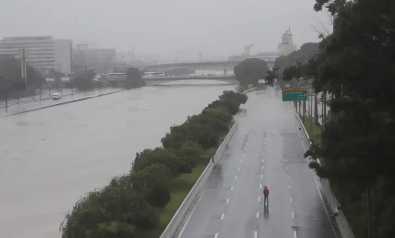 Defesa Civil de SP alerta para chuva intensa nos primeiros dias do ano