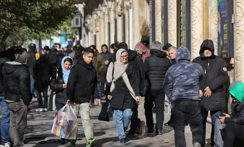 Trump anuncia tarifas de 25% a países que negociarem com Irã