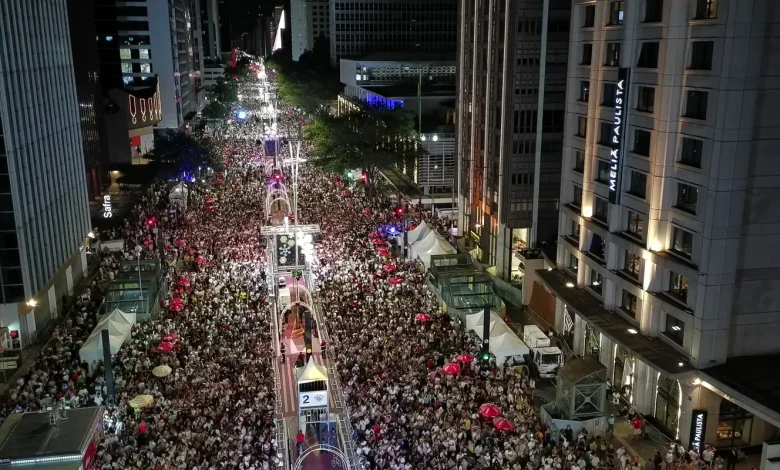 Rréveillon na Avenida Paulista teve música e fogos silenciosos