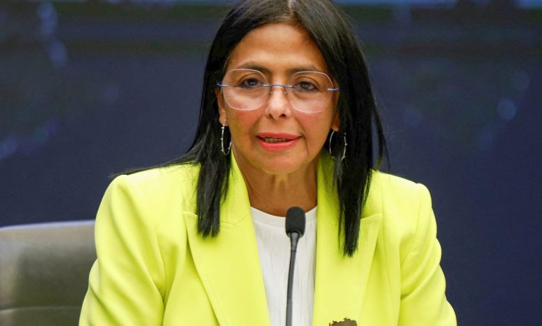 Forças Armadas da Venezuela reconhecem vice como presidente interina