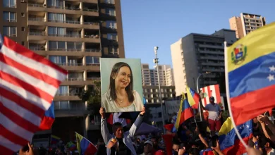 Descartada por Trump, Corina ataca Delcy e promete voltar à Venezuela