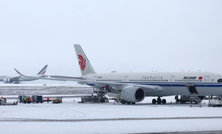 Tempestade Goretti: nevascas cancelam centenas de voos na Europa