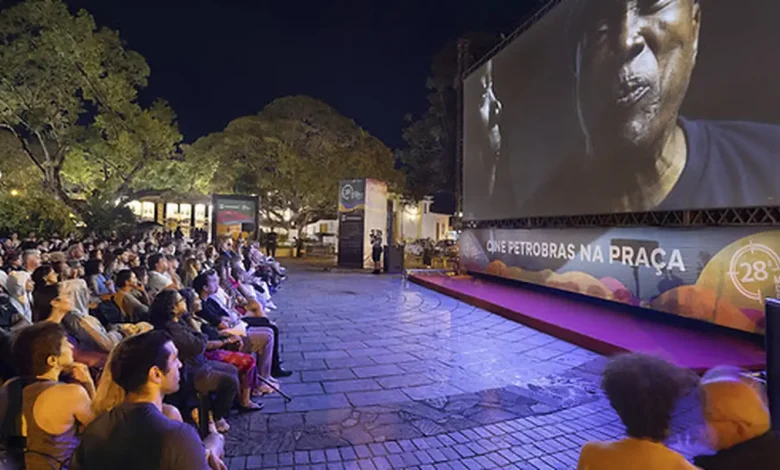 Abertura da Mostra de Tiradentes celebra Karine Teles e Júlio Bressane