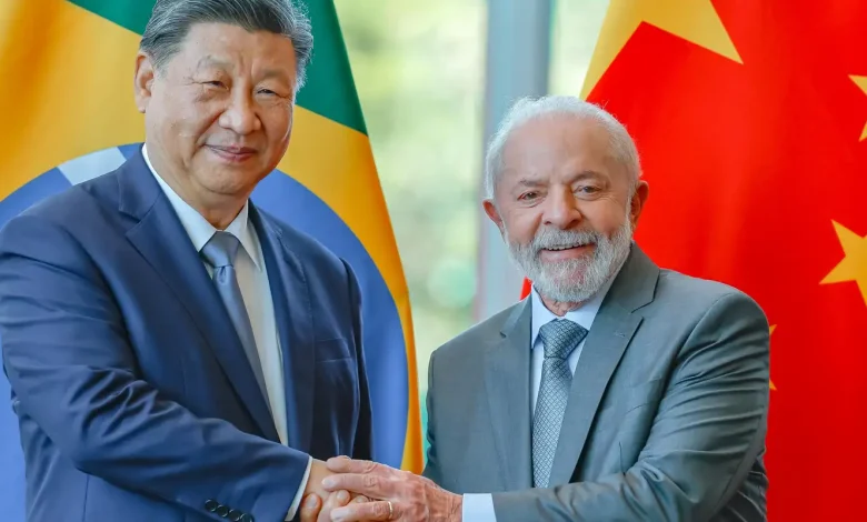 Xi Jinping garante a Lula apoio da China em tempos "turbulentos"