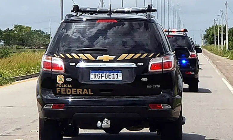 PF realiza operação para combater tráfico de cocaína do PCC