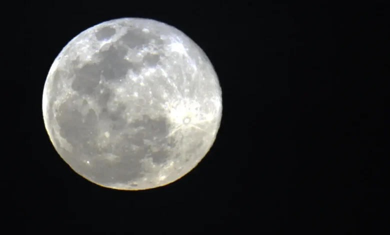 Superlua não aumenta de tamanho, mas se aproxima mais da Terra