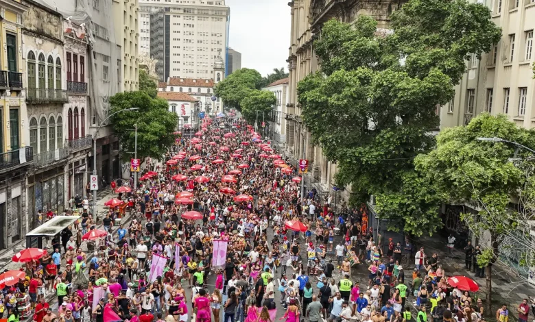 Bloco da Lexa atrai foliões para o circuito Preta Gil no centro do Rio