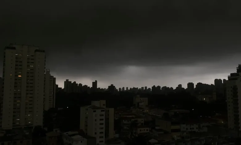 Inmet alerta para ocorrência de ciclone no Sudeste a partir de sexta