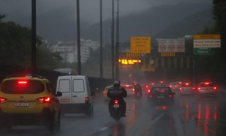 Defesa Civil do RJ alerta para chuvas intensas no estado até segunda