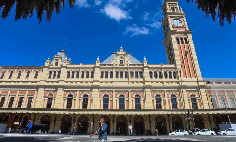 Segunda de céu claro, sol e sensação de calor na capital paulista