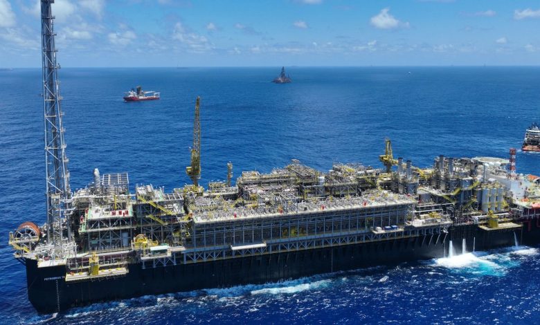 Saldo da balança comercial tem recorde em dezembro mas encolhe em 2025