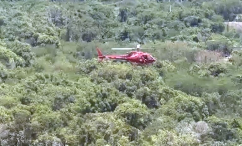 Helicóptero cai na zona oeste do Rio e deixa três pessoas mortas