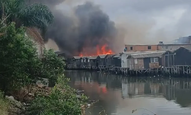 Incêndio destrói sete barracos no Dique da Vila Gilda, em Santos