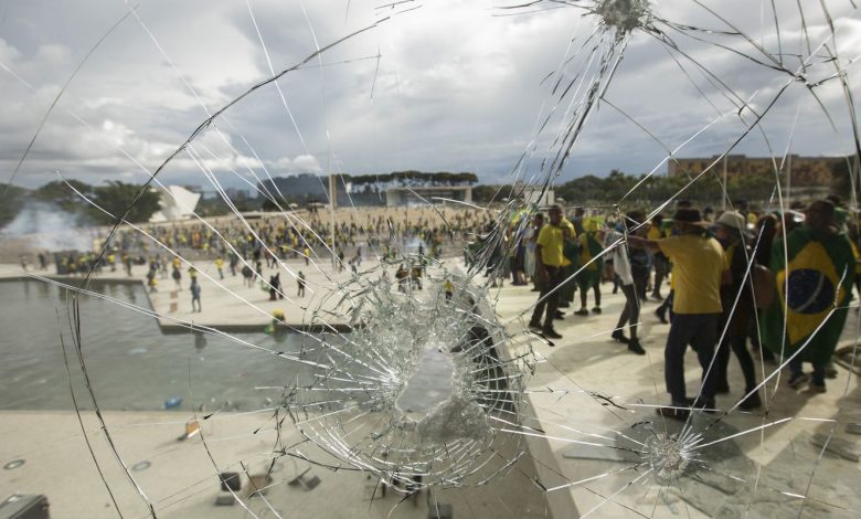 Cronologia da tentativa de golpe: atentados, bloqueios e acampamentos