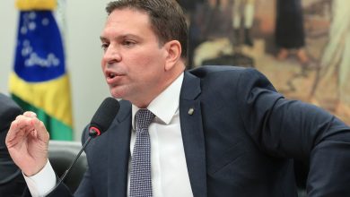 Governo brasileiro entrega pedido de extradição de Ramagem aos EUA